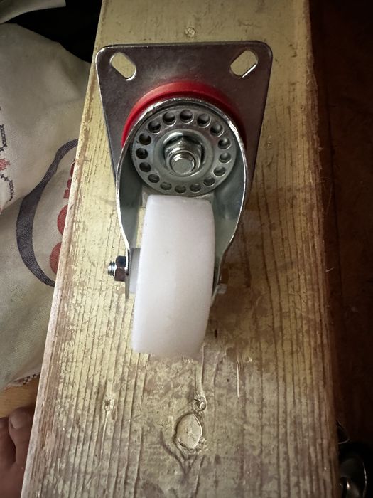 Roti rezistente pivotante din poliamida