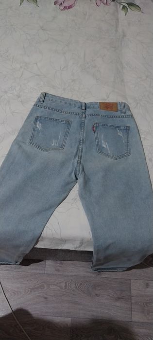 Джинсы женские Levi Strauss.