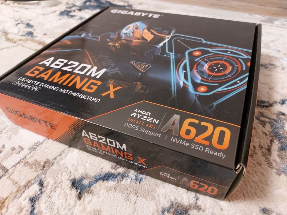 материнскую плату Gigabyte A620m.