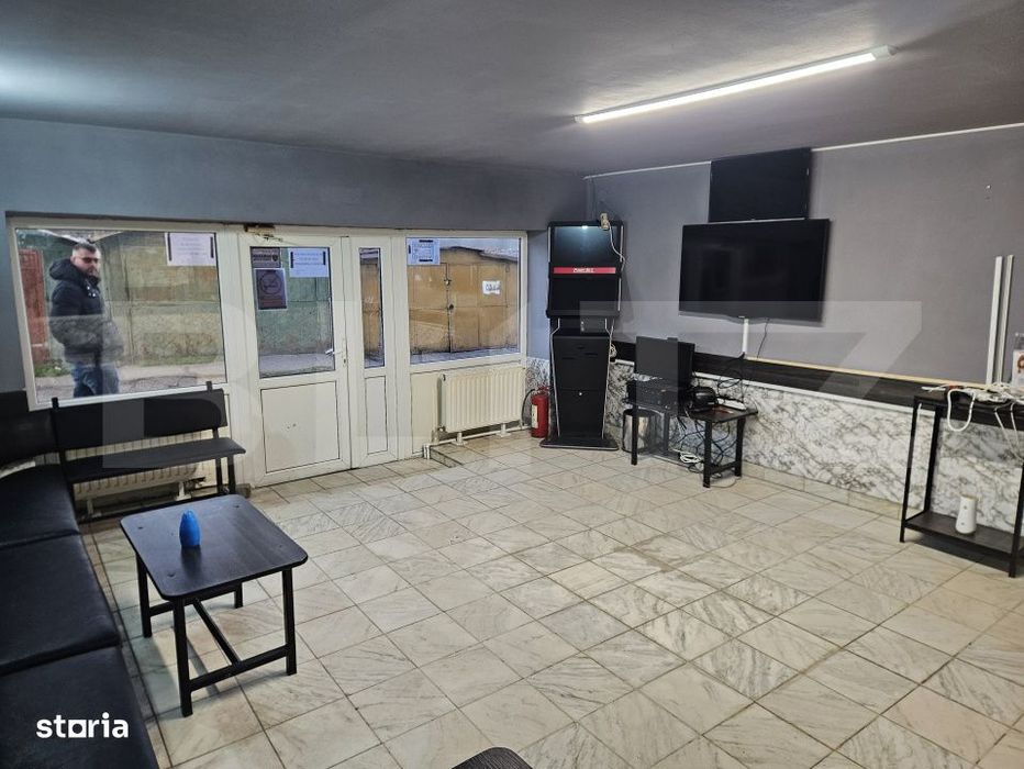 Spatiu comercial de vanzare, 89 mp, vitrina stradala, complet mobilat