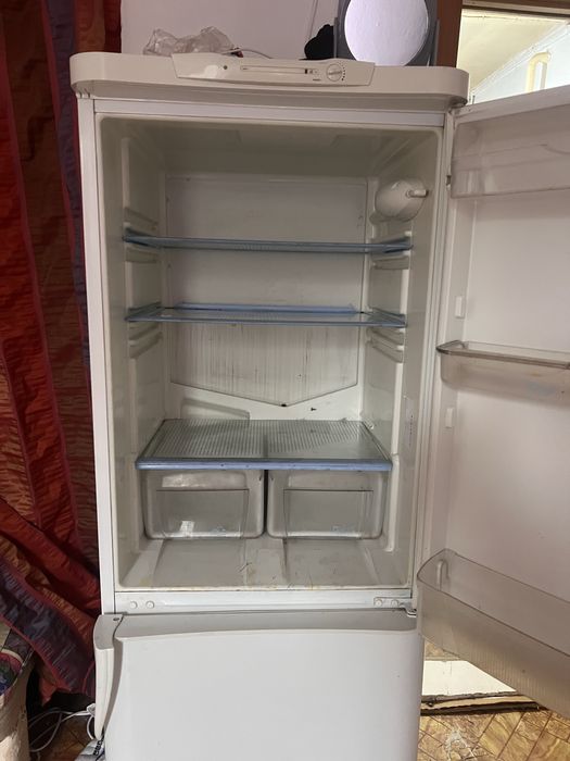 Продам холодильник индезит