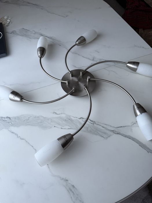 Люстра шести рожковая , потолочная