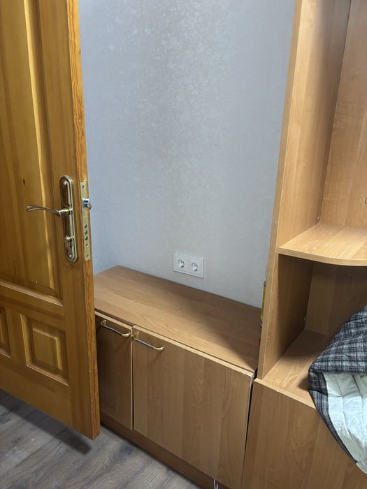 Продам комплект для прихожей