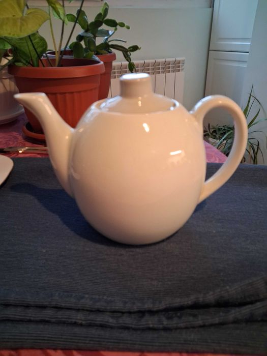 Порцеланов чайник за чай