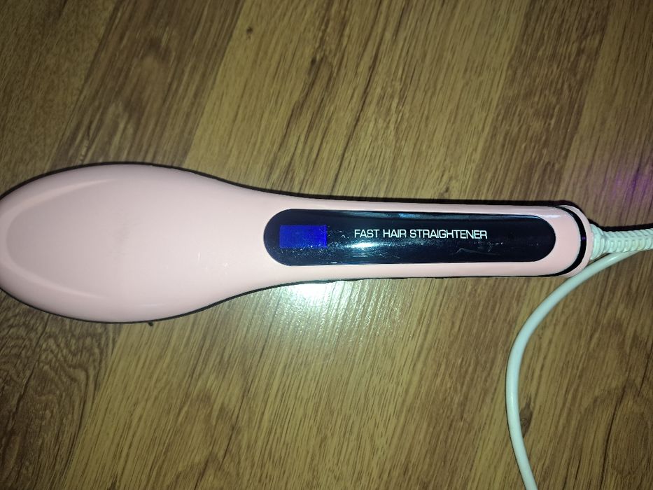 Четка за изсушаване и изправяне на коса