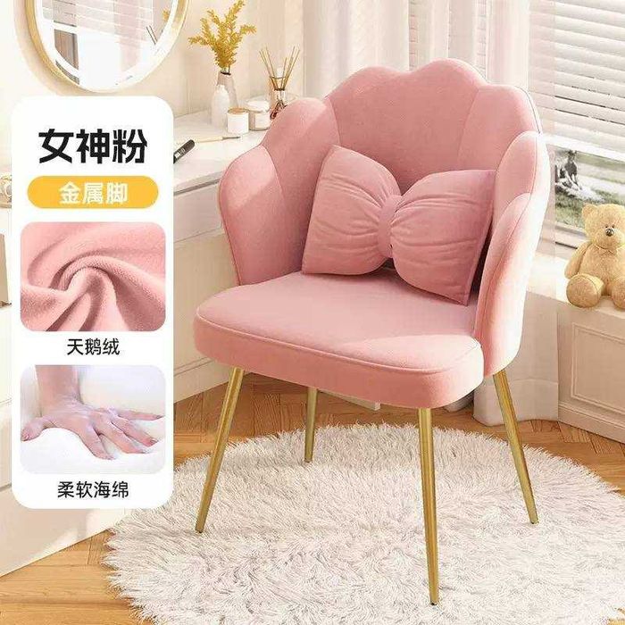 Мягкий стул в скандинавском стиле