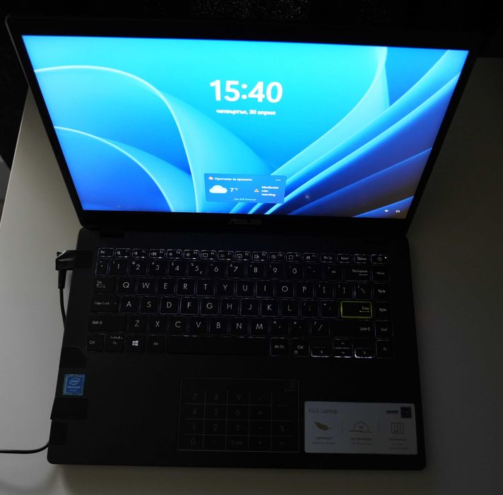 Лаптоп Асус ASUS E410M - 8GB Ram Windows 11 Pro компютър нетбук малък лаптоп