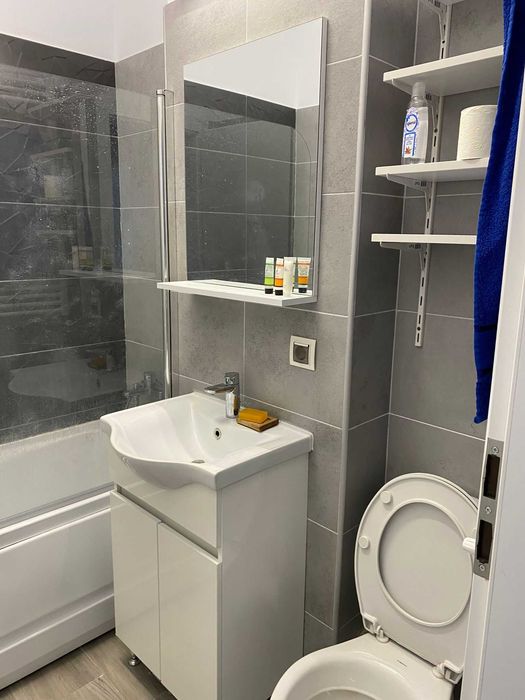 Inchiriez apartament