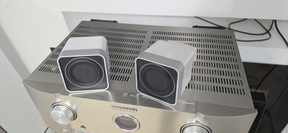 Sateliti Cambridge Audio Minx Min 10 cu suporti perete.