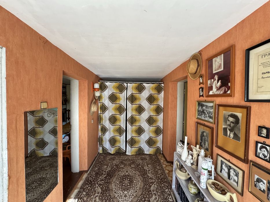 Продава къща в с. Долно Сахране, общ. Павел баня