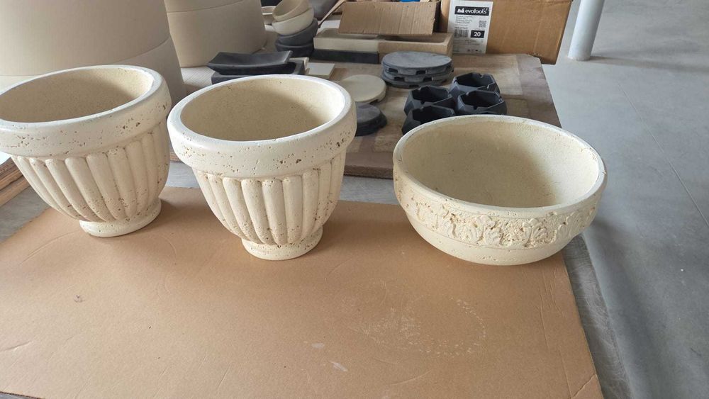 Jardinere din travertin sau ciment