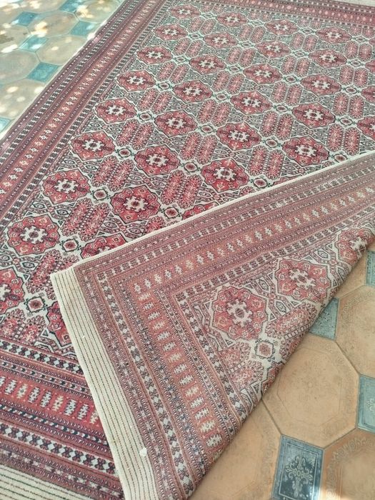 Гилам антиквар  сотилади