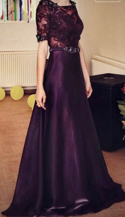 Vand rochie de eveniment purtata o singura data