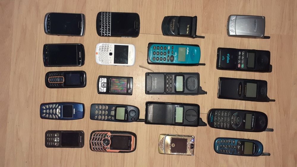 Vand telefoane Motorola