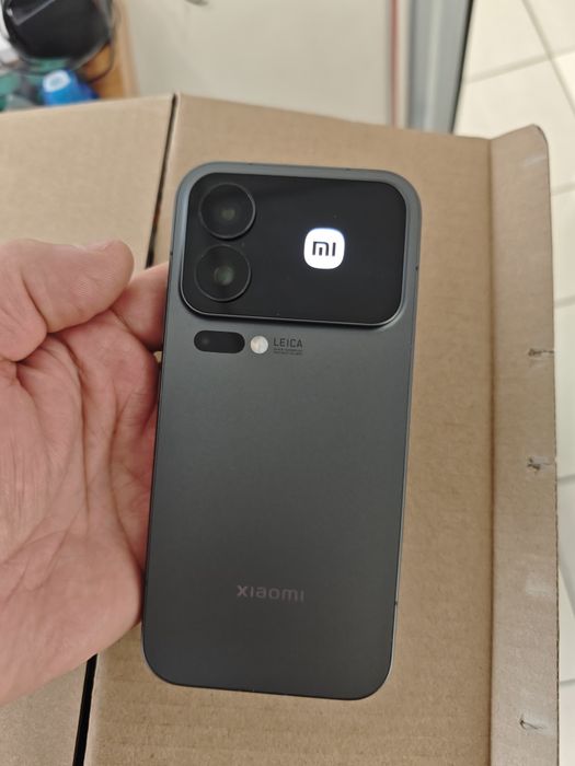 Чисто ново бижу Xiaomi 17 PRO Black 12/512GB с двоен дисплей