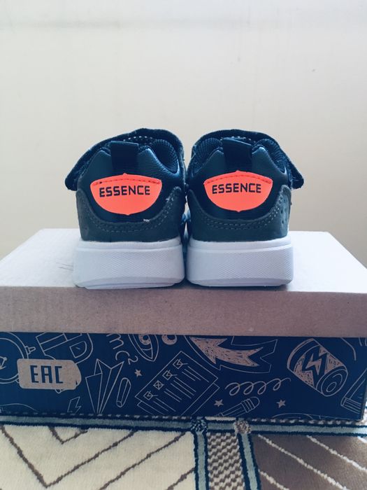 Новые детские кроссовки