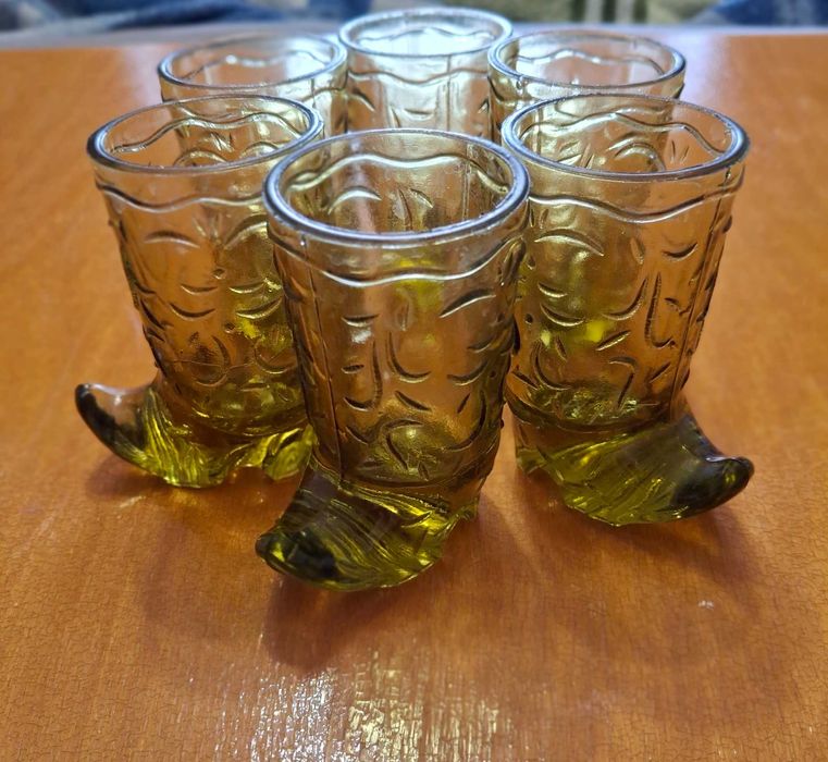 Продам хрустальные жёлтые рюмки