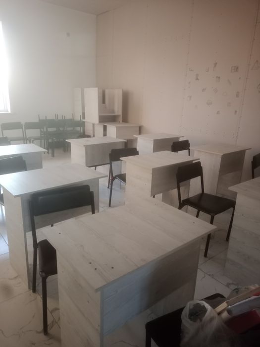 В хорошем состоянии парты, студья