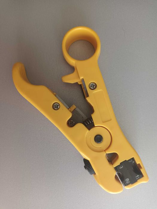 стрипър за коаксиални, сигнални и кабели за данни