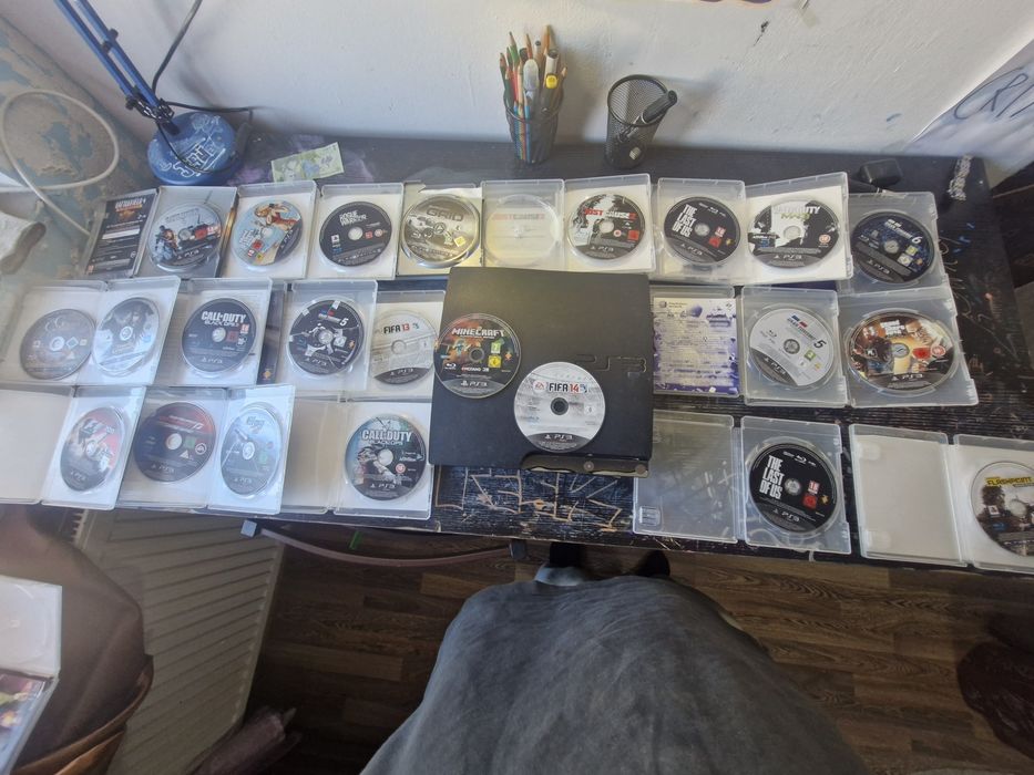 Ps 3 fără  manete . Jocurile se dau separat
