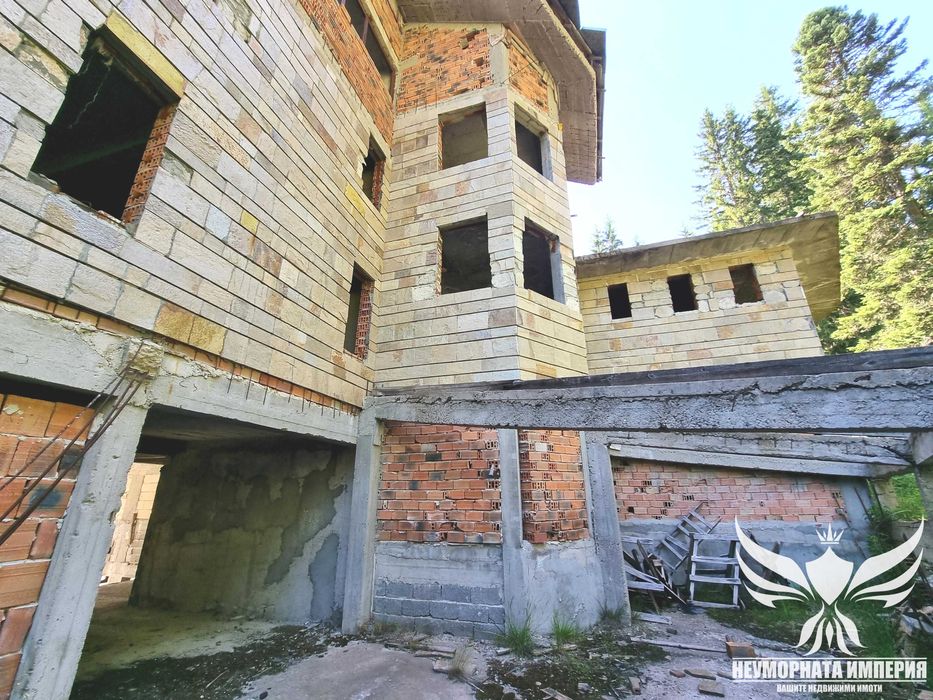 Продавам хотел с РЗП 4480кв. и парцел 1556кв. в ски курорт Пампорово