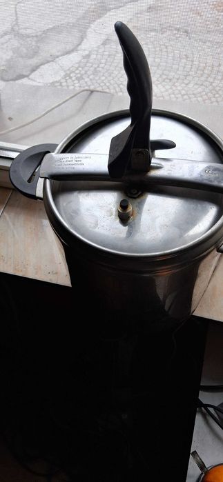 тенджера под налягане