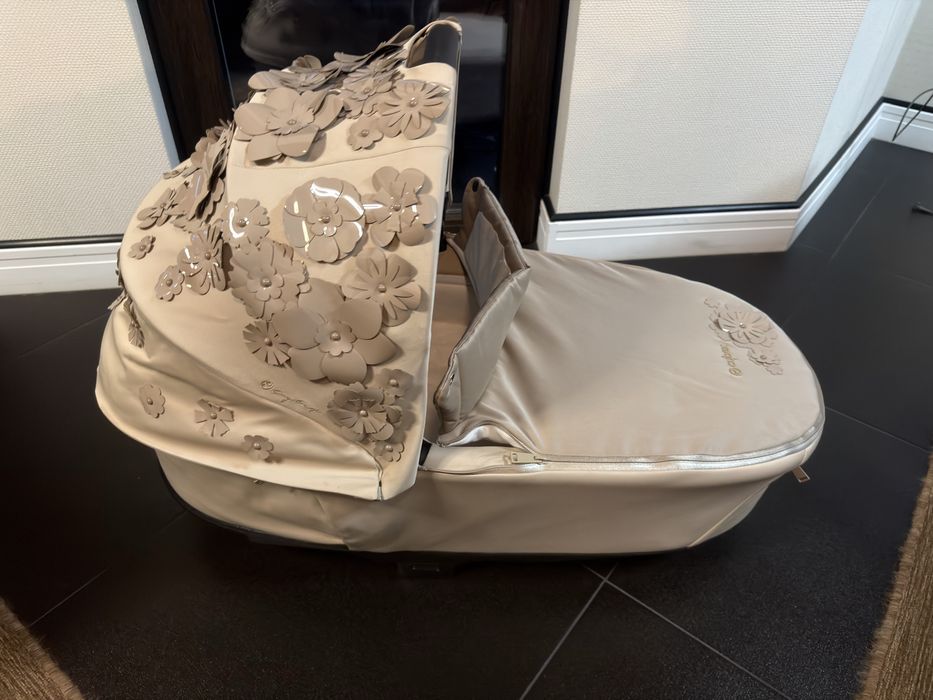 Кош Simply Flowers за Cybex Priam 4 + адаптери + комарник