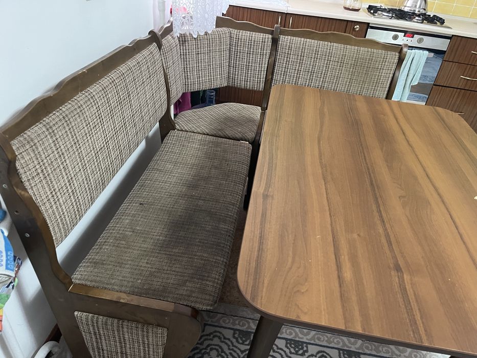 Кухонный стол со стульями