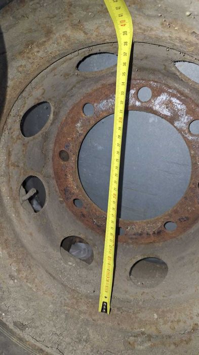 janta cu 8 gauri 225/75/R/17.5 de camion Iveco