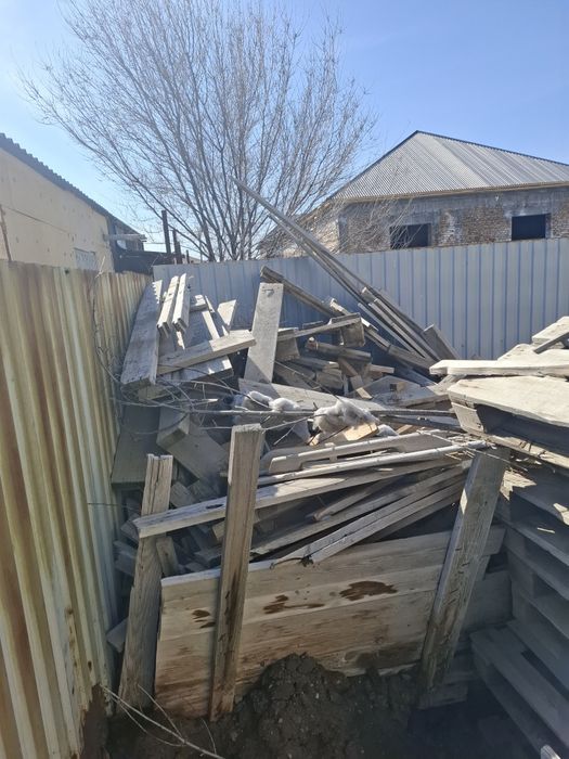 Продам на дрова доски и все такое