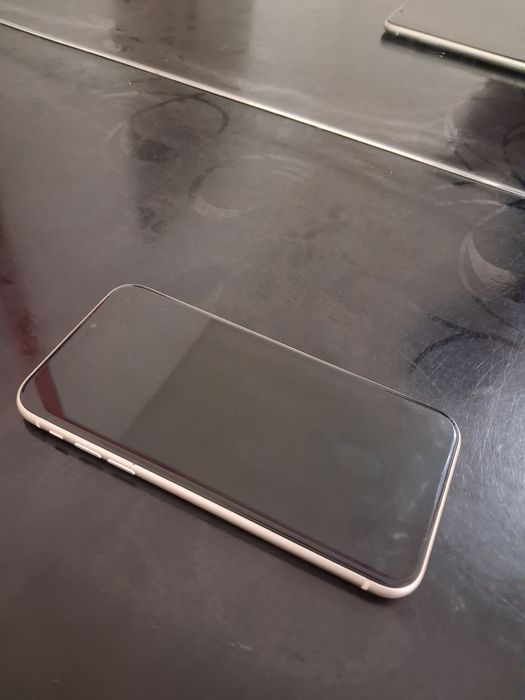 Айфон 11 в отличном состояние