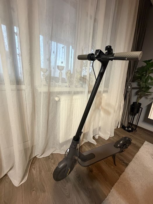 Xiaomi Mi Electric Scooter 1S – aproape nouă – cu accesorii + cutie