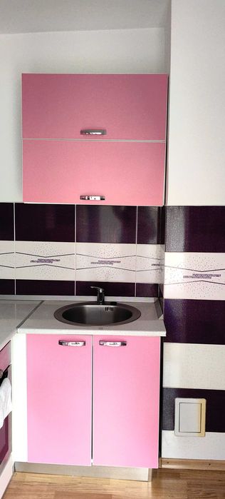 Închiriez garsoniera, super central, et 1