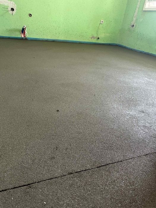 Машинни полагане на подови замазки