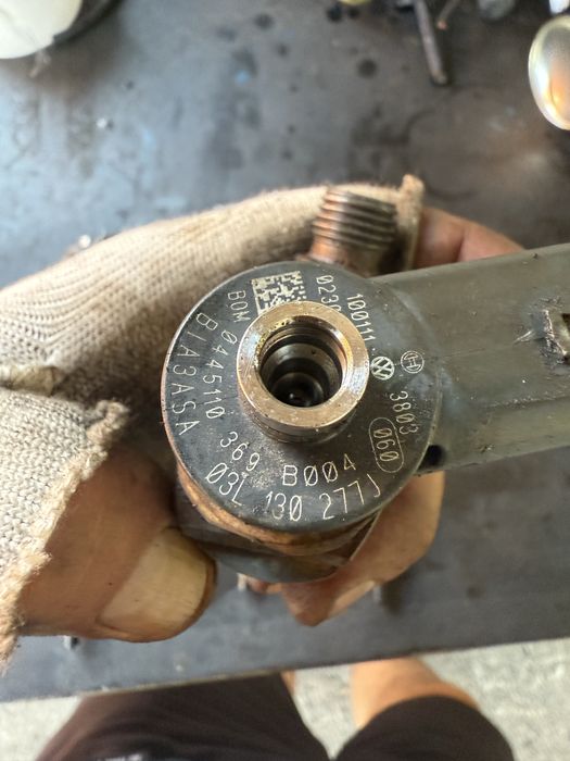 Injector ,set injectoare vw 2.0tdi \CFF\CFG\CFH