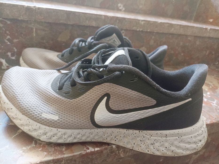 Продавам маратонки NIKE - 40 лв.