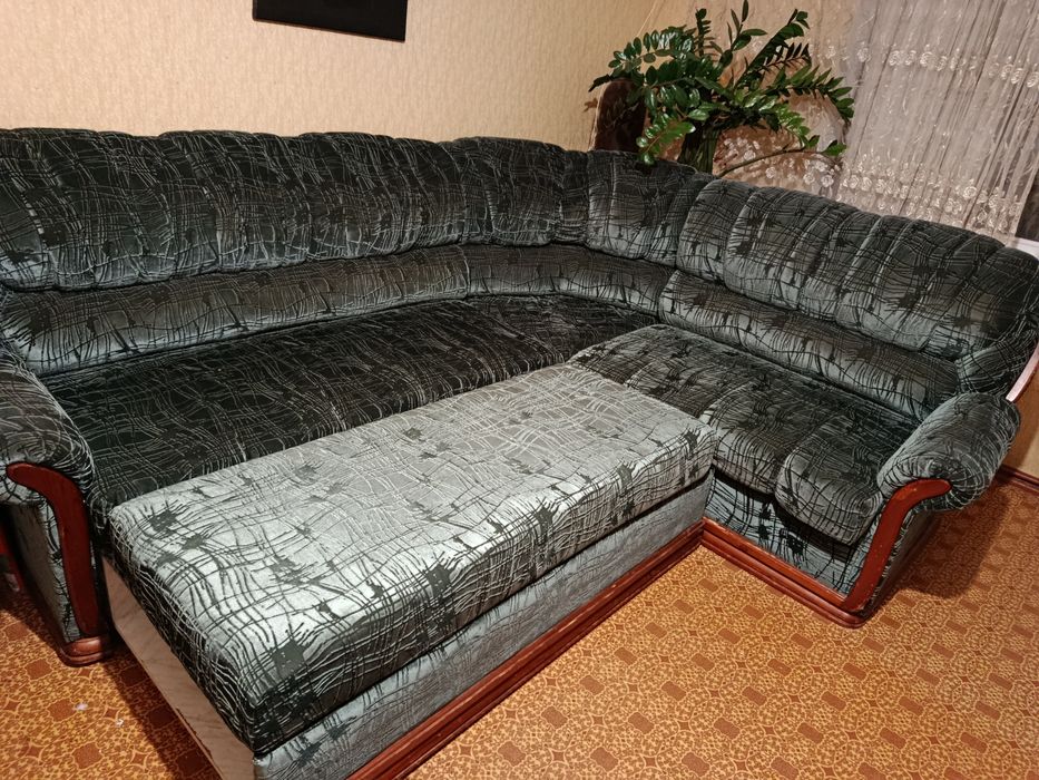 Продам диван для гостинной