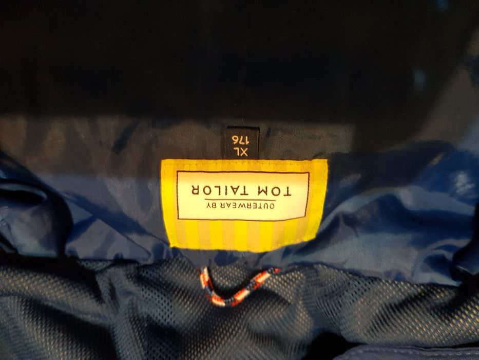 Продаю куртку детскую