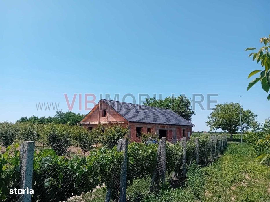 Teren intravilan 16.000 mp | Livadă mixtă | Front stradal 85 ml | Util