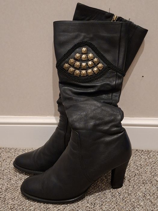 Продаются сапоги