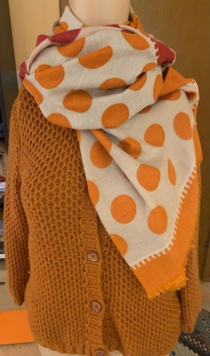 Разкошен шал с десен точки( вълна и вискоза)