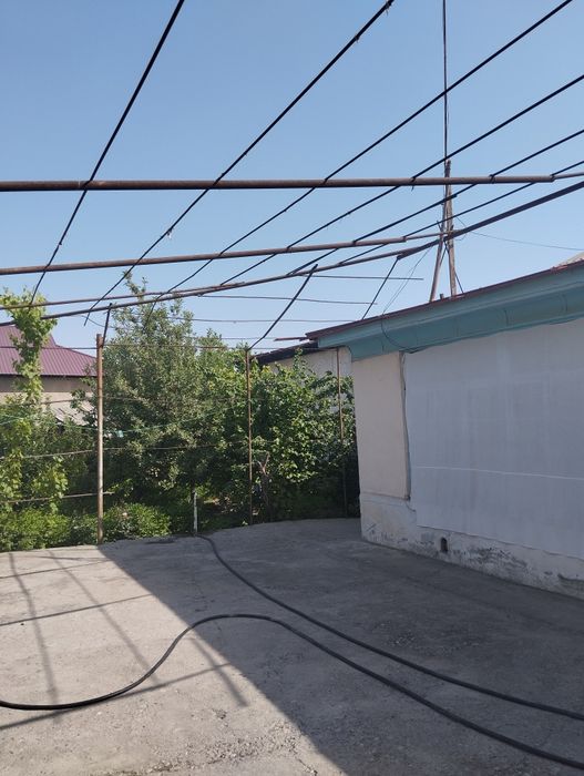 Xovli sotiladi yer narxida