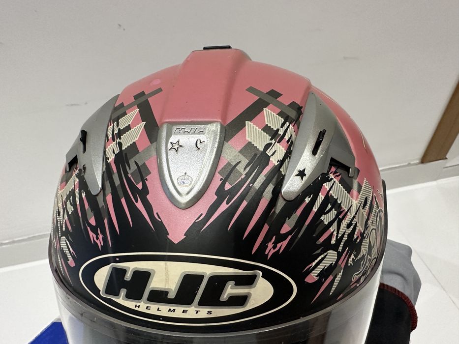 Дамска мото каска HJC IS-16 – Уникален Артистичен Дизайн