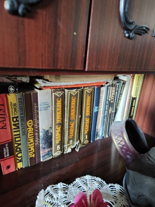 Продавам книги запазени