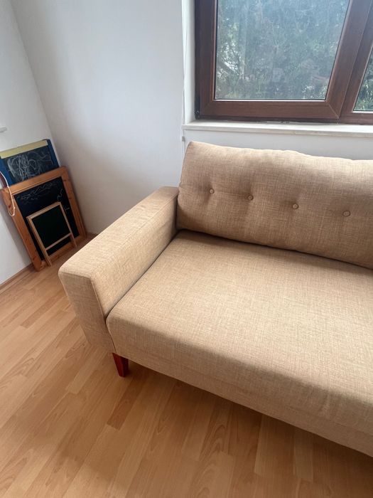 Триместен диван бежов