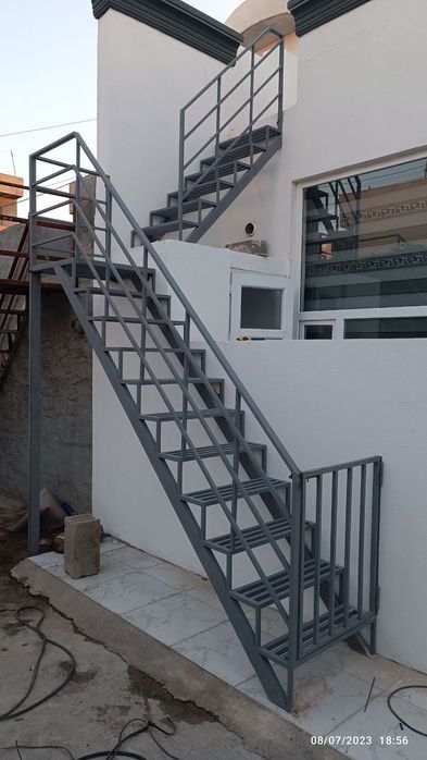 Confecții scări metalice  cu lemn moderne