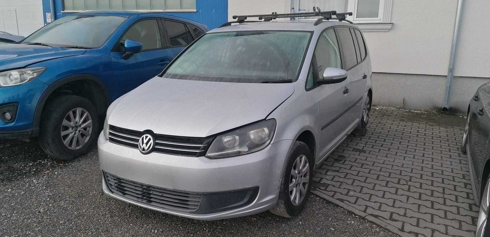Dezmembrez Volkswagen Touran 1.6 d 2010
