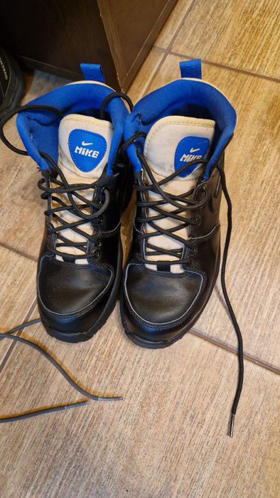 Vand ghete NIKE MANOA