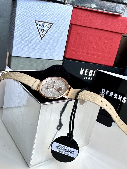 Дамски часовник Versus by Versace Gold