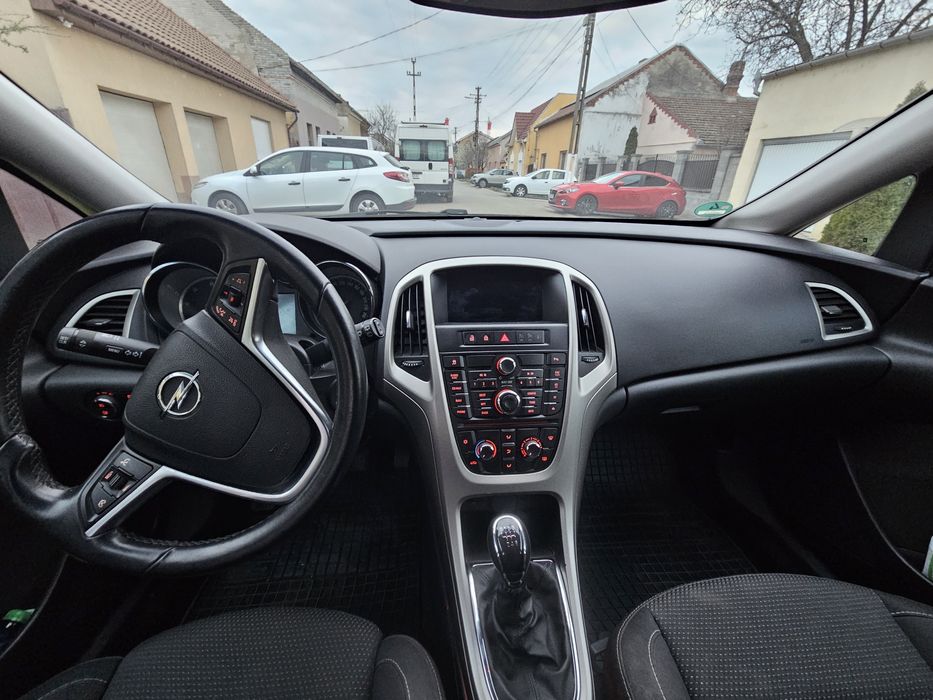 Opel Astra J (Sports Tourer)